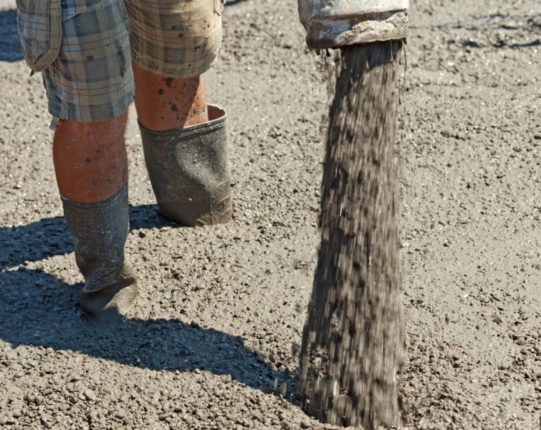 雨天實施防汛混凝土工程應該注意哪些？【植樁機廠家】