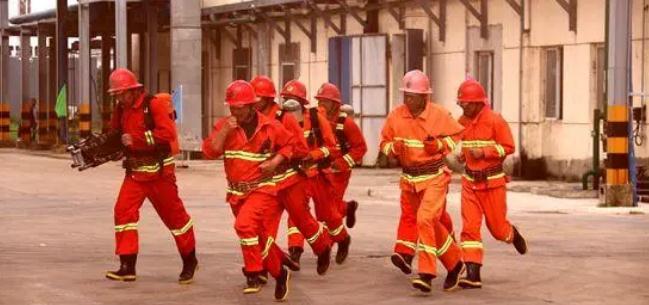 嘉魚開展危化品生產(chǎn)安全事故綜合處置應(yīng)急演練